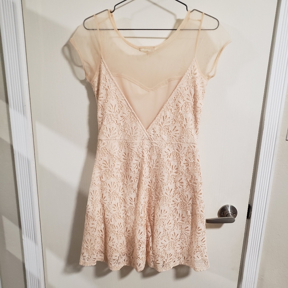 Kirra Sweetheart Lace V-Back Skater Dress - Picture 2 of 4
